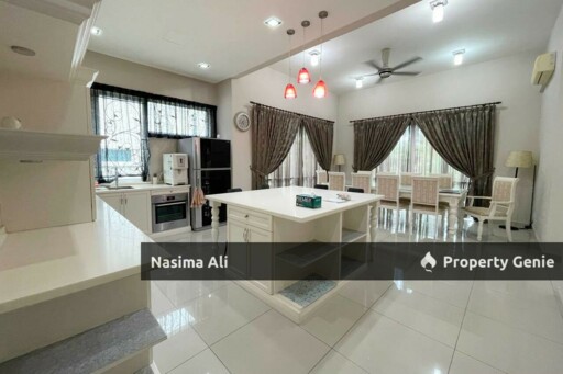 Facing Park- 3 Storey Bungalow (Villa Teratai Kayangan Heights Seksyen U9 Shah Alam )