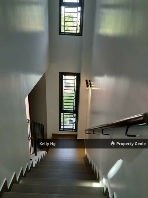 Cluster Semi D Partly Furnished Periwinkle At Bandar Rimbayu For Rent