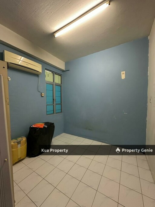 2nd Floor Shophouse / Apartment For Sale Located at Yoshi Square, Pending