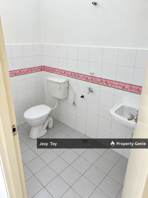 Taman Universiti - First Floor Shop For Rent