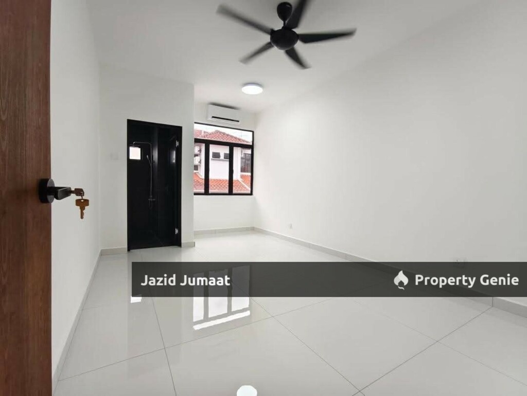 RUMAH UNTUK DISEWAKAN JALAN PESONA TAMAN PELINGI INDAH ULU TIRAM..