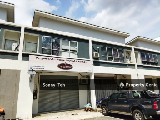 2 storey shop office at Pinggiran Tasik Kiambang near to KTM Serendah