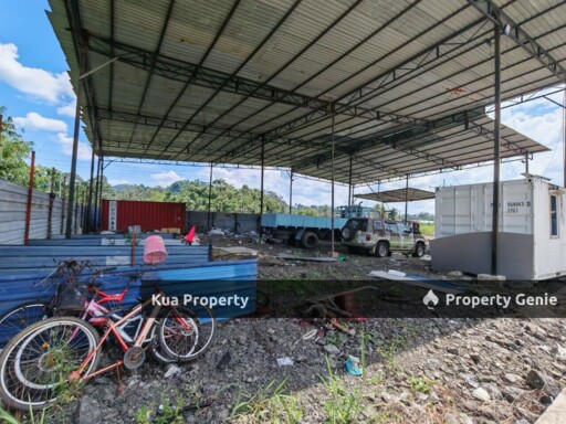 Facing Main Road Land For Rent! 📍Located at 15th Mile