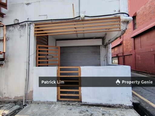 Melaka Raya Main Road Ground Floor (End Lot) For Rent