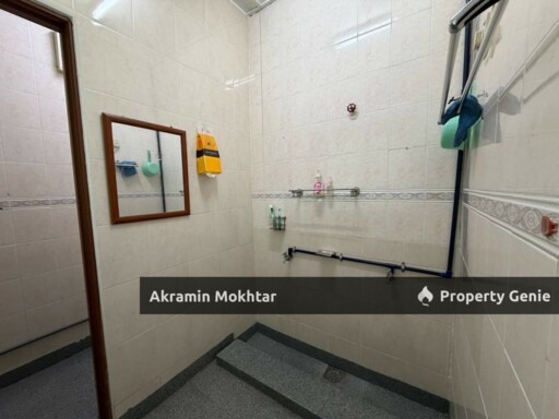Freehold & Renovated | Setingkat Setengah Bungalow Jalan Tasik Biru Sungai Buloh