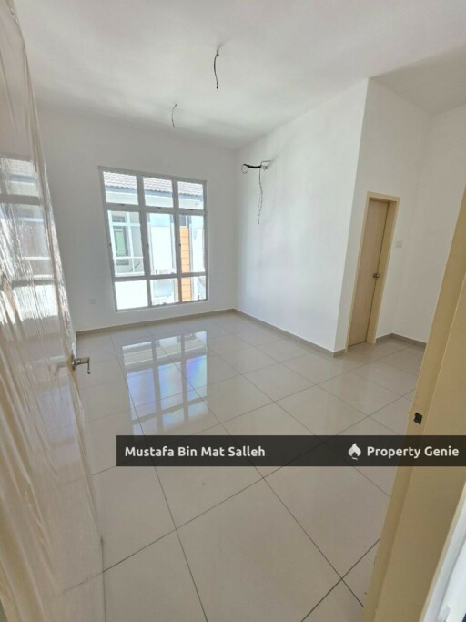[Corner Unit] Koyak Plastik, Taman Serai Wangi