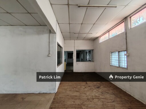 Ayer Keroh Main Road (1St Floor) End Lot For Rent