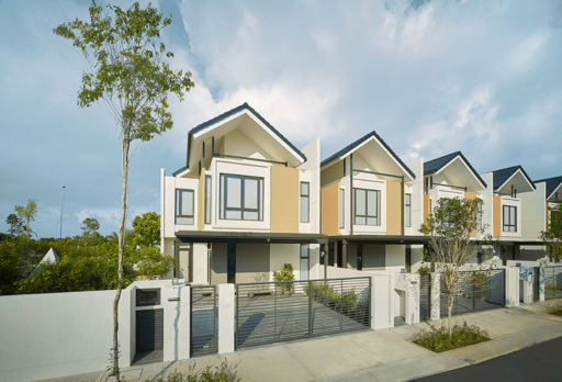Avira, Medini Iskandar