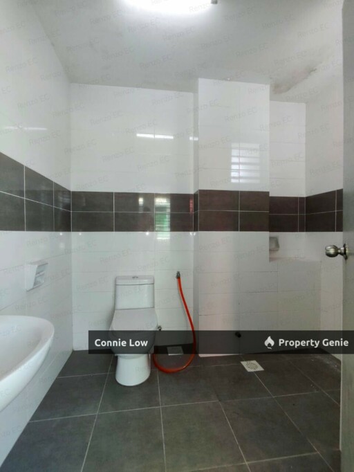 FREEHOLD KLEBANG PUTRA DOUBLE STOREY INTERMEDIATE CORNER FOR SALE