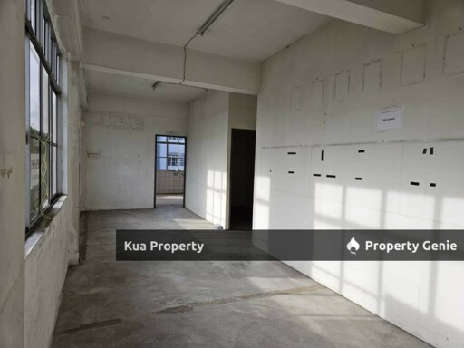 2nd Floor Corner Shoplot For Rent! Located at 3rd Mile, Central Avenue, Near Aeon