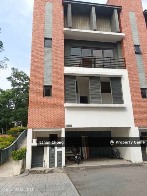 Partially Furnished 3 Storey Terrace House for Sale at Villa Senja, Rawang