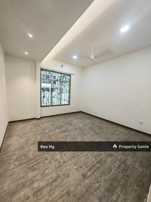 Mutiara Rini / Big Corner 50x70 Single Storey Terrace House / Good Condition