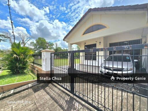 Taman Molek Single Storey Corner Lot  😍Hugest Land in the Residential for Sale