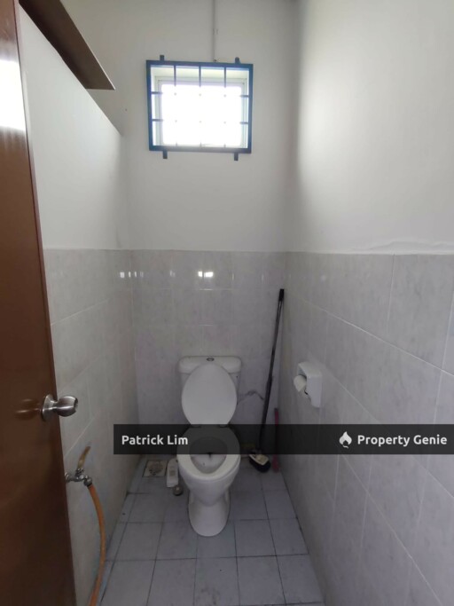 Taman Merdeka Permai [一楼] 店面出租 With Partition