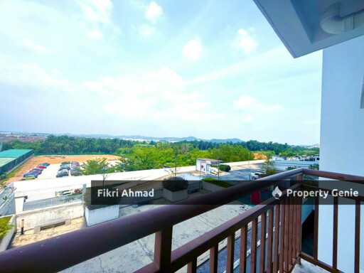 FOR SALE: Corner Sentrovue Puncak Alam Selangor