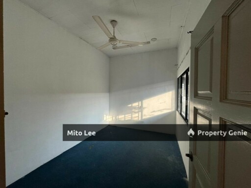 JB Town 2 storey Shoplot For Sale!! Facing Main Road!!