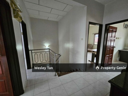 Cheng Lotus 2 Storey Terrace 5 Rooms Partly Furnish Easy Parking Access