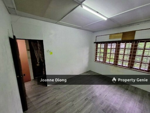 Sek 10 PJ Double Storey House