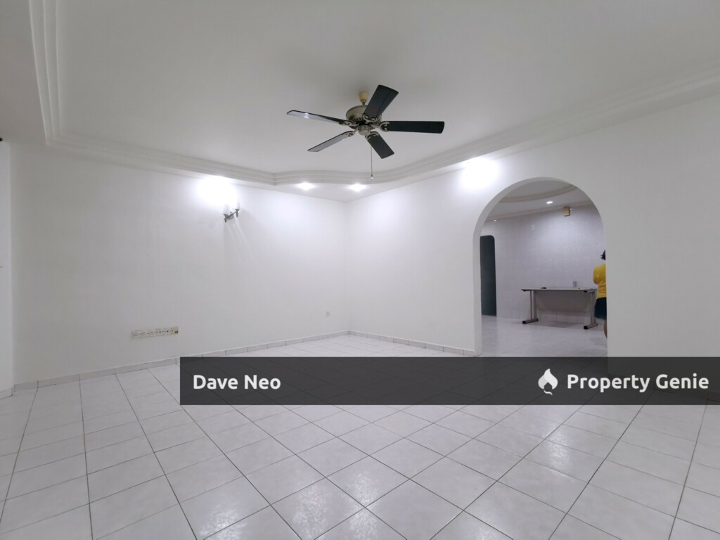 Taman Daya | 2-Storey House | 4Beds 3Baths | Partial Furnished | Near Setia Indah