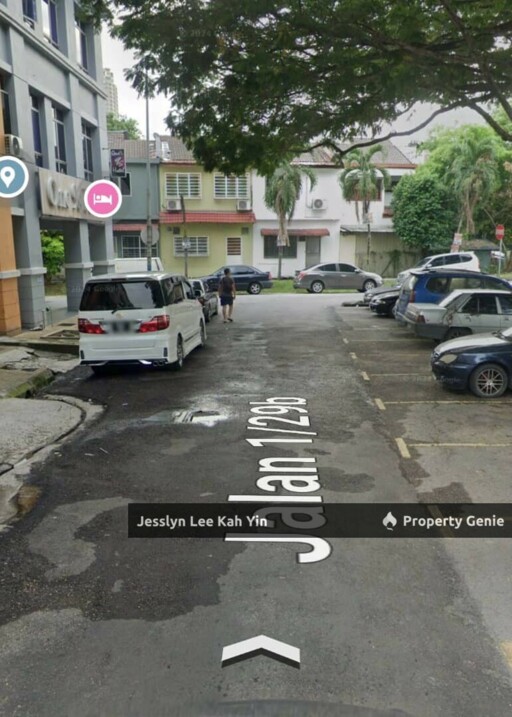 taman pertama