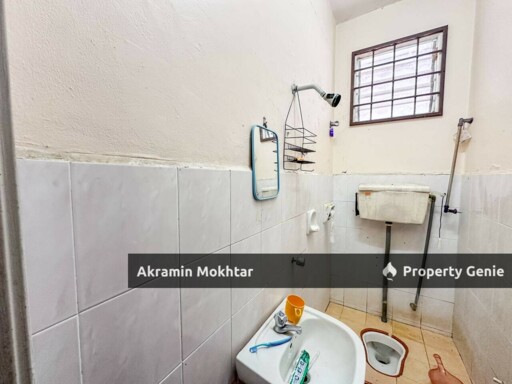 End Lot & Renovated | 2 Storey Terrace Taman Mawar 2, Bandar Baru Salak Tinggi.