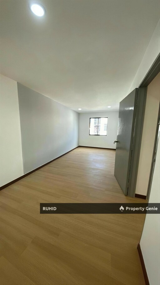 Fully Renovated 4 Bedroom Flat, Taman Putri Kulai