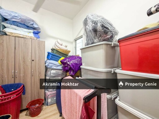 Freehold, Corner Unit & 2 Parking | Lakefront Homes Condominium, Cyberjaya
