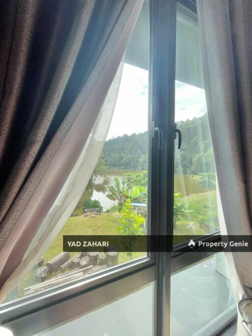 Semi-furnished Double Storey Zero Lot Bungalow Next to the Natural Lake, Perdana Heights