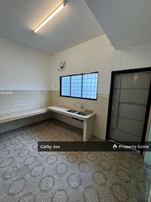 SINGLE STOREY TERRACE AT JALAN KUALA KANGSAR, IPOH - 5 MINUTES AWAY FROM IPOH CITY