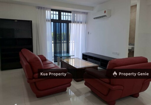 Alyvia Residence Upper Unit Townhouse at Northbank, Tabuan Tranquility