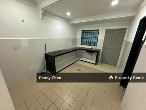 For Sale Taman Pakatan Jaya Double Storey Terrace House, Facing to Empty Land and Facing North, Nearby to Sunway Lost World