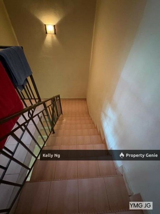 Double Sty Partial Renovation & Furnished At Kg Jawa Klang For Rent
