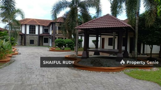Bungalow with Private Pool @ Paya Jaras