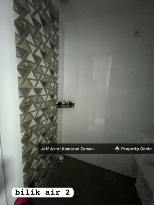 [Apartment for Sale] 3 Bedroom Apartment @ Taman Putra Indah, Seri Kembangan, Selangor | 864 sqft Built-up | 2 Bathrooms | Bumi Lot | RM220,000