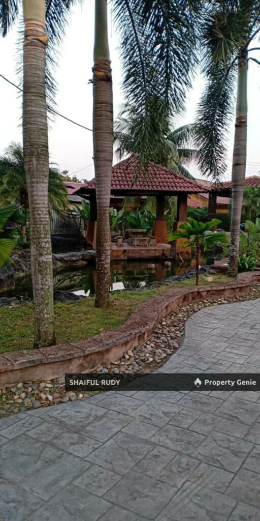 Bungalow with Private Pool @ Paya Jaras