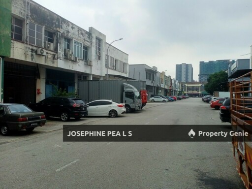 Semi-D Factory for Sale: Prime Location in Taman Perindustrial Puchong