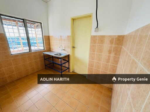 FREEHOLD END UNIT Pangsapuri Kinabalu, Balakong Cheras Selangor.