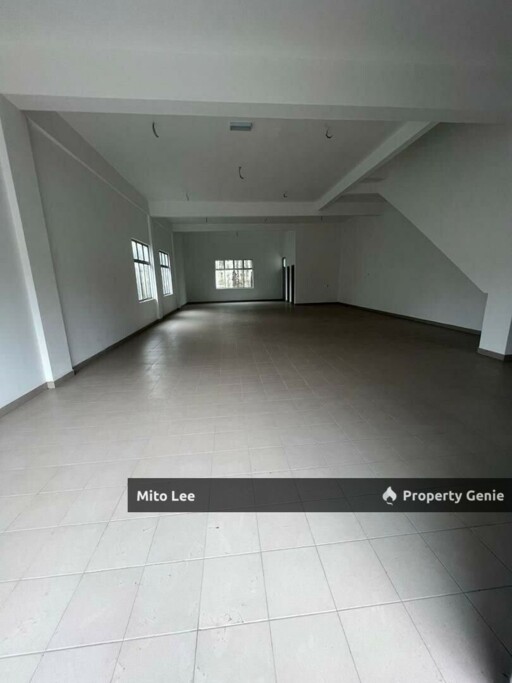 PRIME END LOT SHOP FOR RENT!