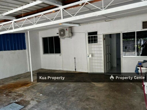 Single Storey Terrace Intermediate House For Sale! Located at Muara Tabuan