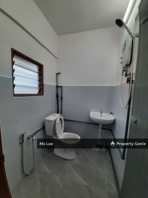 Male Room 4 RM750 @ 1st Floor Shop Apt-Sek 7-Shah Alam-near UITM-Ready Now