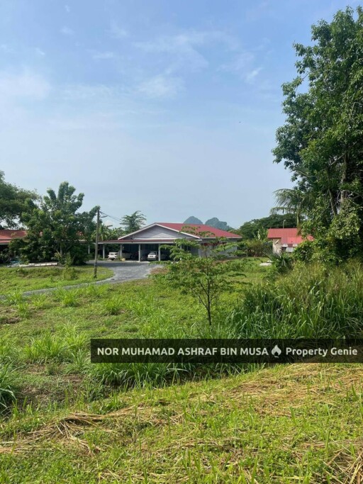 Tanah Tambak Kechor, Tepi Sungai