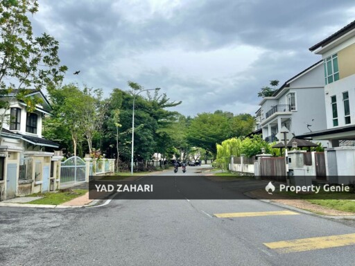 Saujana Villa, Taman Prima Saujana, Kajang | 2.5 Storey Bungalow 5 Bedrooms | RM1.75M - Gated and Guarded, Freehold, Spacious Hall & Built Up