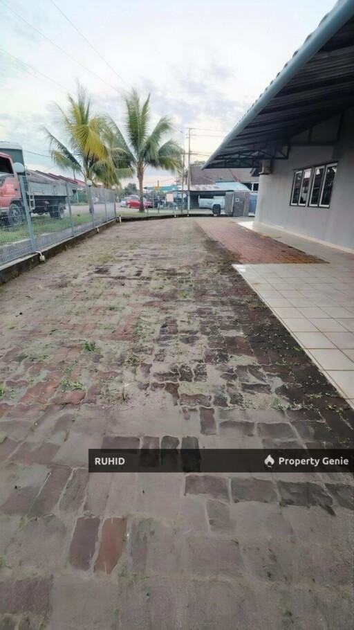 Taman Daya Single Storey Terrace Corner Lot with Extra Land  FOR SALE  Taman Daya, Johor Bahru [CORNER LOT] SINGLE STOREY TERRACE HOUSE   SELLING PRICE : RM680,000    PROPERTY DETAILS  LOCATION : Jala