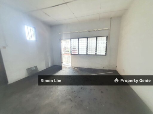 Taman Johor Jaya/ Jalan Dedap/ Double Storey Semi D/ Original Condition