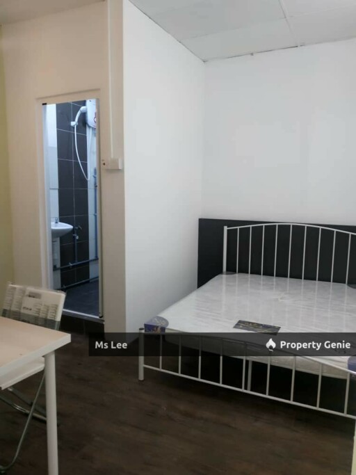 Room 206 RM 750 @ 2 Storey Shop Hotel,Chow Kit -near LRT/HKL/IJN -Ready 15/8