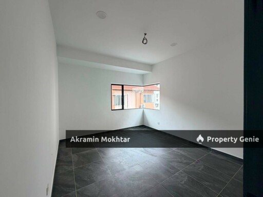 CORNER DOUBLE STOREY TERRACE, VILLA MAS 2, KIPARK SRI UTARA, OFF JALAN IPOH, KUALA LUMPUR.