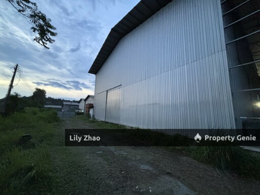 INDUSTRIAL WAREHOUSE / FACTORY, 34,000 SF for Rent, Mile 7 Inanam