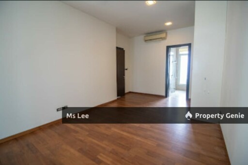 The Pearl @ KLCC-Level 17 private lift- Sale below bank value Rm480k