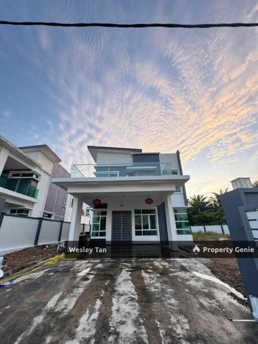 2 Storey Bungalow Corner 9,500sqft Fully Renovated & Furnished 24/7 Gated & Guarded