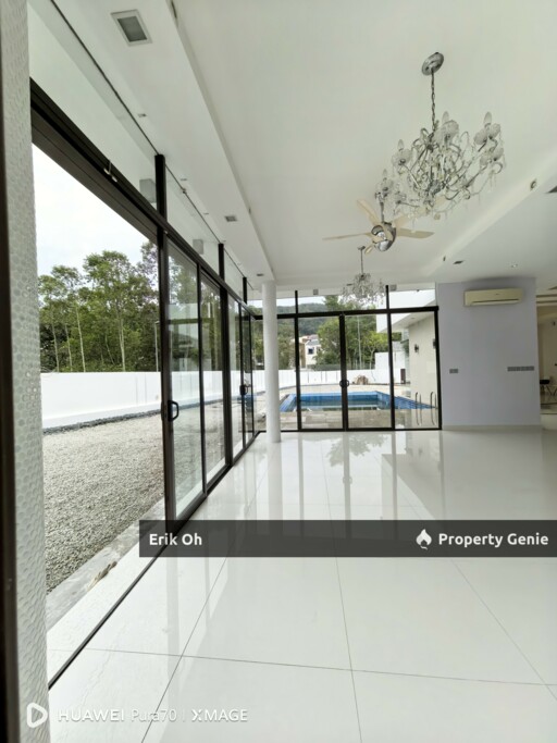 Luxury 3-Storey Corner Bungalow with Pool @ Twin Palm Sungai Long- For Sale